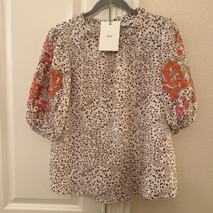 Voy Embroidered Sleeve Top In Cream.Size Small. NWT. Never worn.